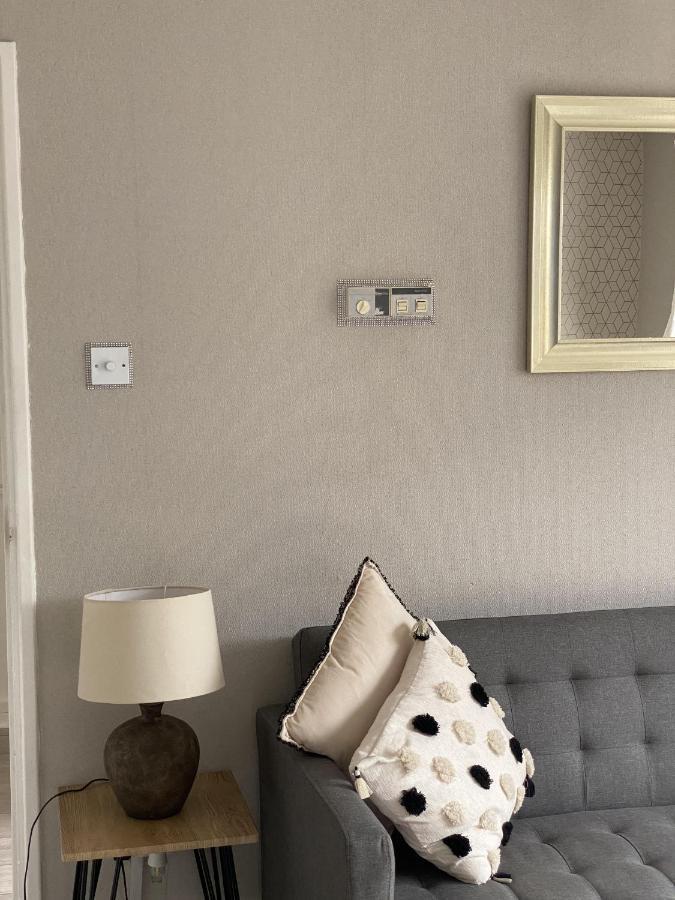 מנצ'סטר Bv Luxury Spacious 3 Bedroom House At Isaac Close מראה חיצוני תמונה