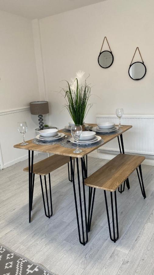 מנצ'סטר Bv Luxury Spacious 3 Bedroom House At Isaac Close מראה חיצוני תמונה