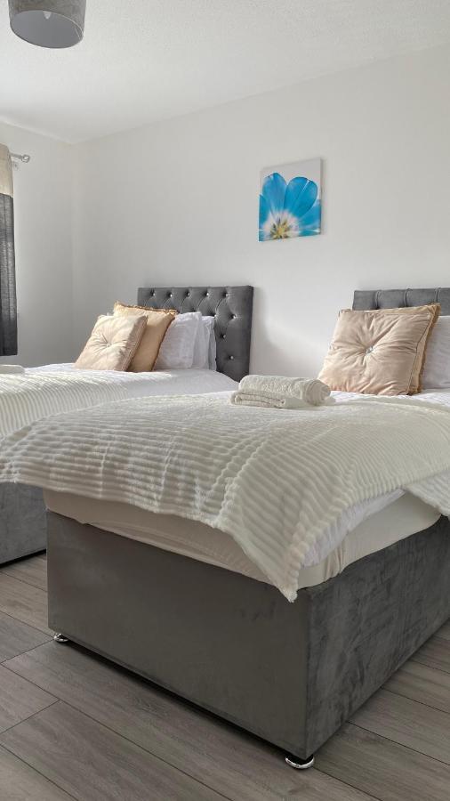 מנצ'סטר Bv Luxury Spacious 3 Bedroom House At Isaac Close מראה חיצוני תמונה