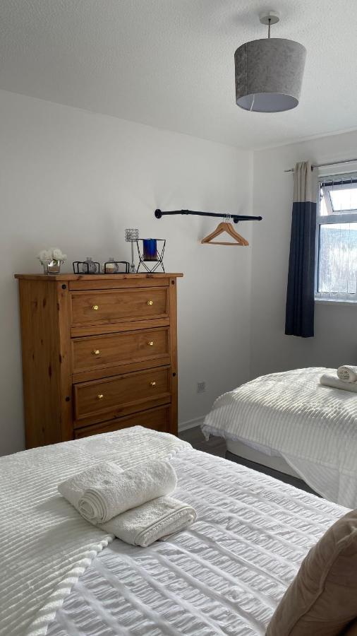 מנצ'סטר Bv Luxury Spacious 3 Bedroom House At Isaac Close מראה חיצוני תמונה